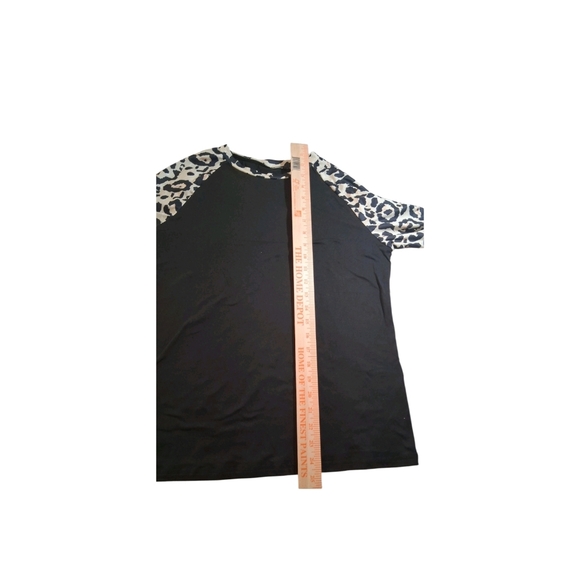 NWT Long Sleeve Animal Print T-Shirt Sz. S - Picture 7 of 14
